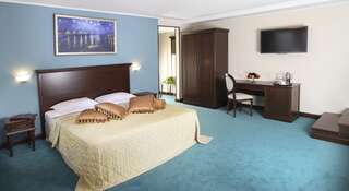 Гостиница Гранд-отель Александровский Владикавказ Стандартный двухместный номер с 1 кроватью или 2 отдельными кроватями-1