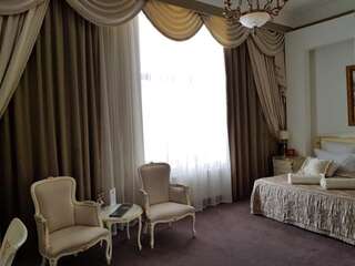 Гостиница Гранд-отель Александровский Владикавказ Улучшенный номер с кроватью размера &quot;queen-size&quot;-4